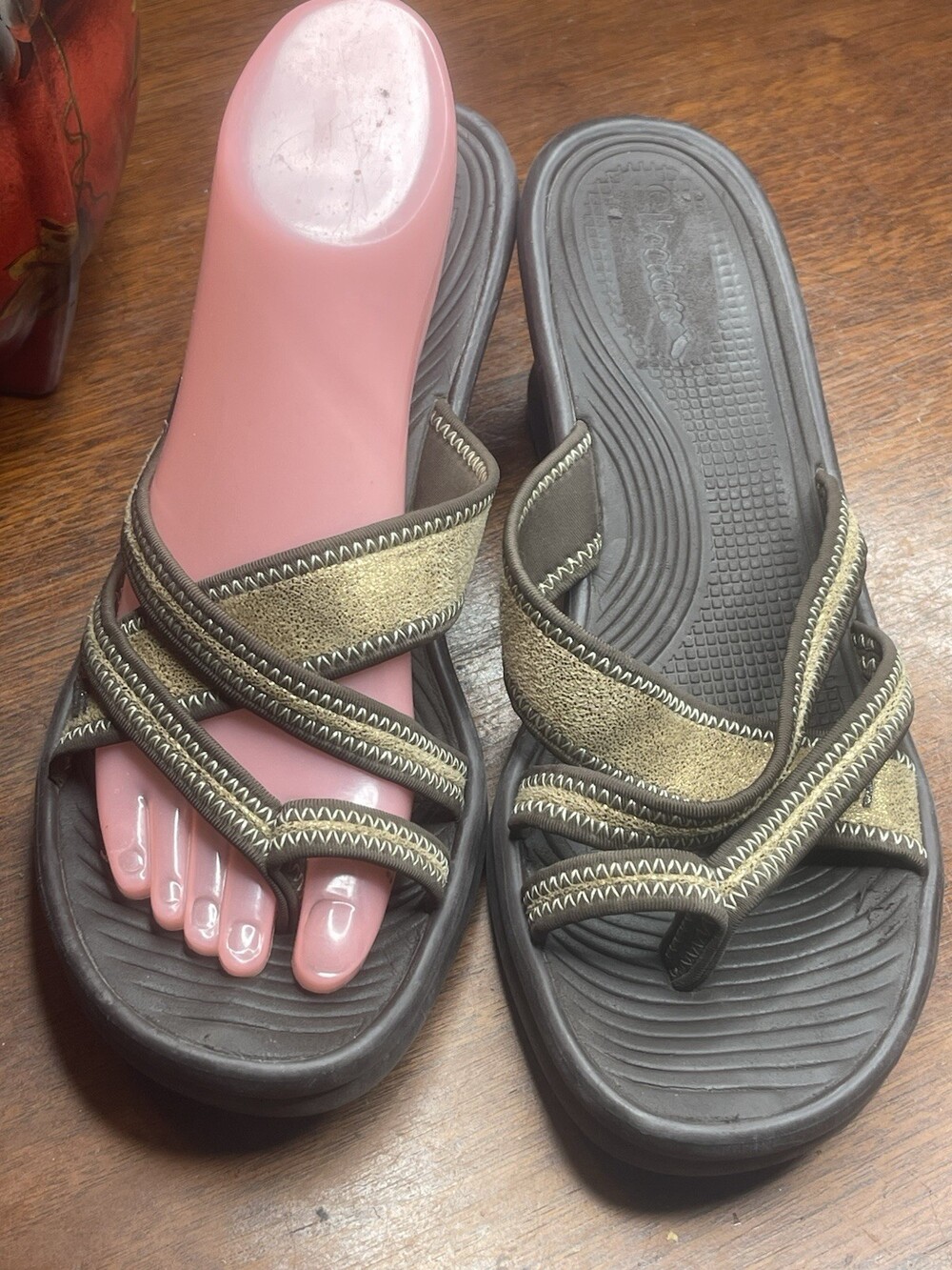 SKECHERS Women’s 9M Sandals Slides Wedge Comfort Shoes Memory Foam Brown Gold